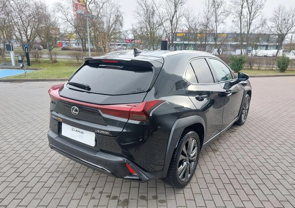 Lexus UX cena 168900 przebieg: 18926, rok produkcji 2022 z Szczecin małe 562